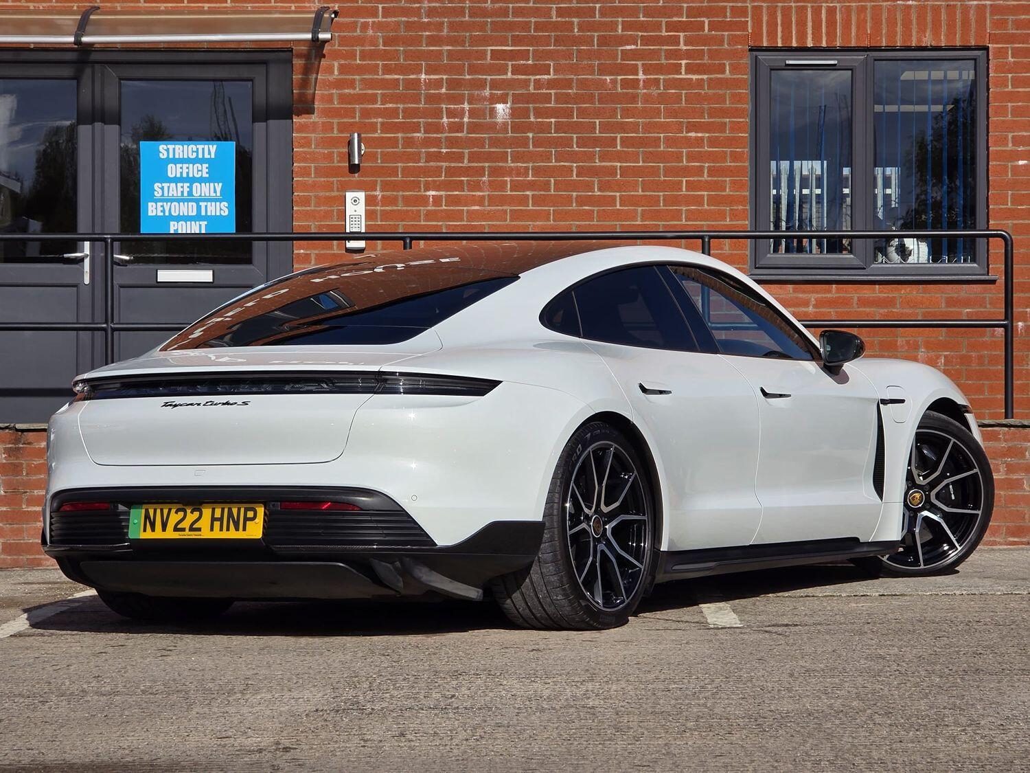 Used Porsche Taycan 2022 for sale - 76656359: Photo 6