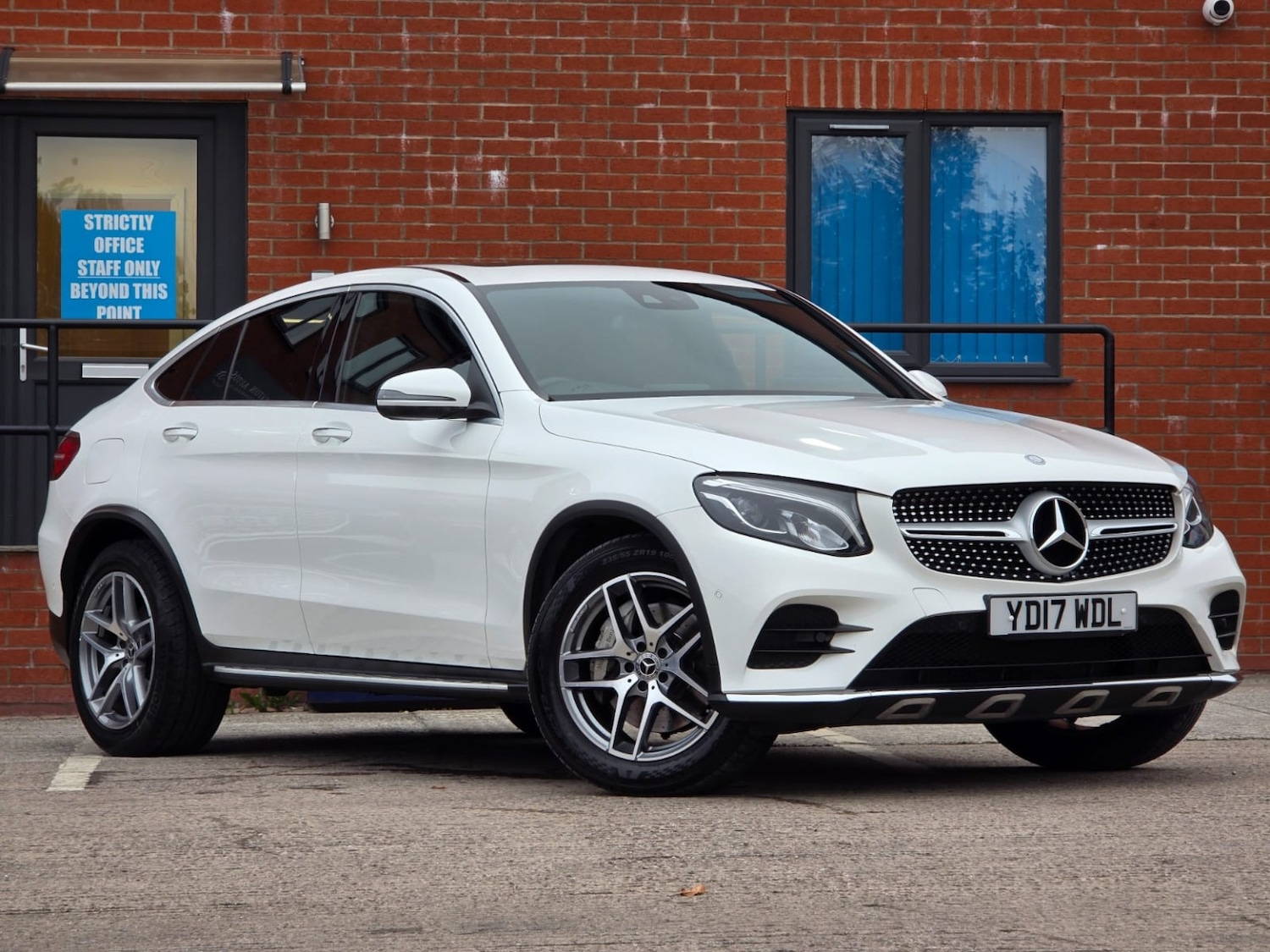 Used Mercedes-Benz GLC 2017 for sale - 76656327: Photo 1
