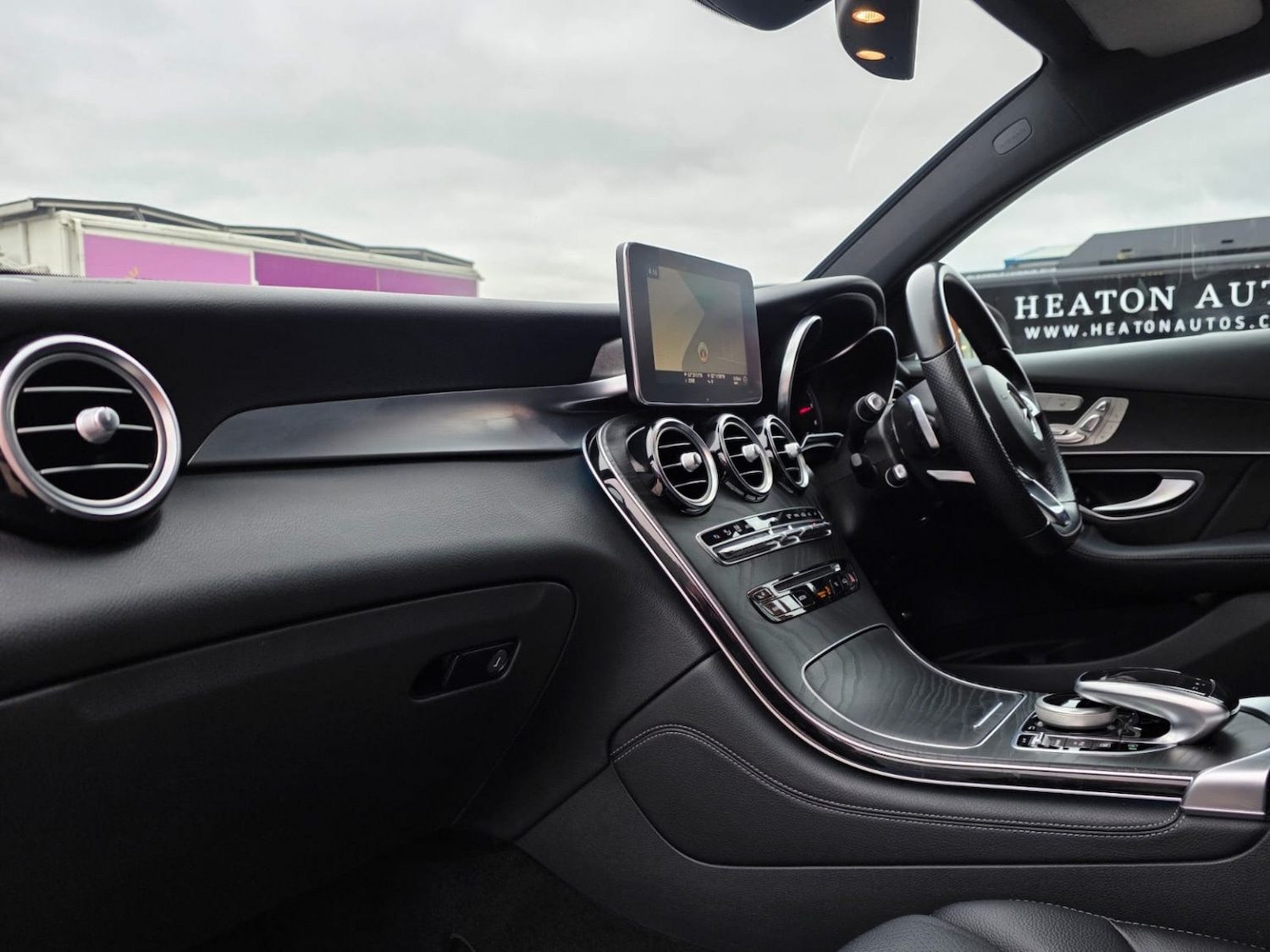 Used Mercedes-Benz GLC 2017 for sale - 76656327: Photo 3