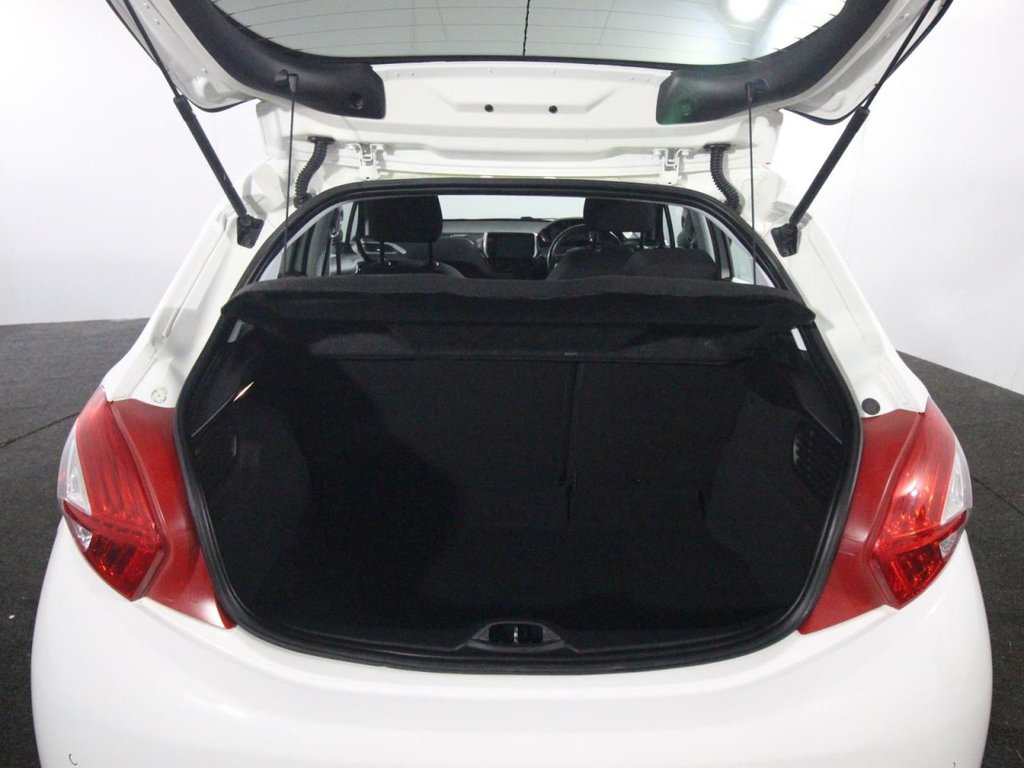 Used Peugeot 208 2015 for sale - 77748442: Photo 16