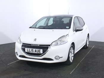 Used Peugeot 208 2015 for sale - 77748442: Photo