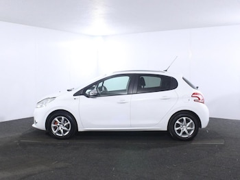 Used Peugeot 208 2015 for sale - 77748442: Photo