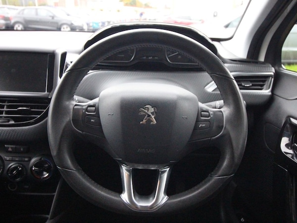 Used Peugeot 208 2016 for sale - 76291363: Photo 14