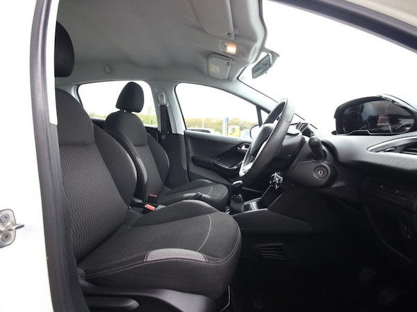 Used Peugeot 208 2016 for sale - 76291363: Photo 9
