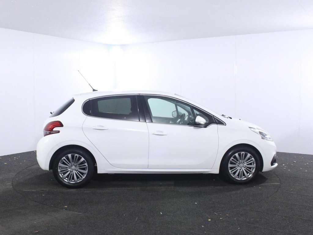 Used Peugeot 208 2016 for sale - 76767997: Photo 8