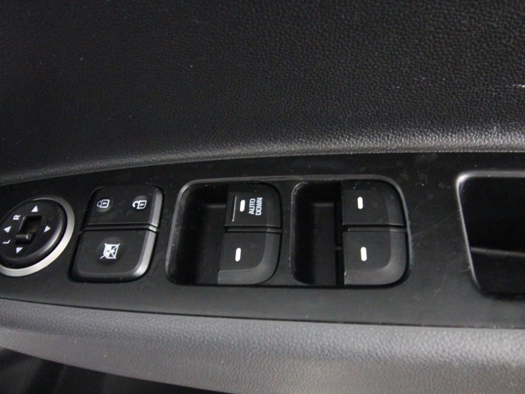 Used Hyundai i10 2018 for sale - 76973029: Photo 17