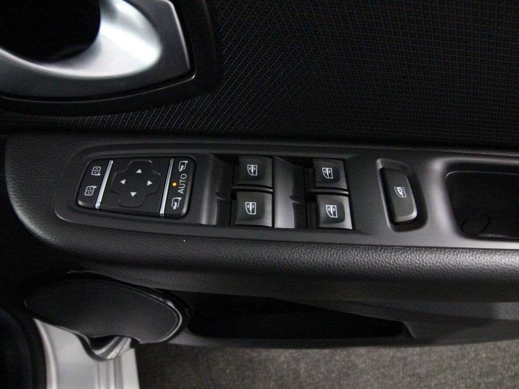 Used Renault Clio 2018 for sale - 76057049: Photo 16