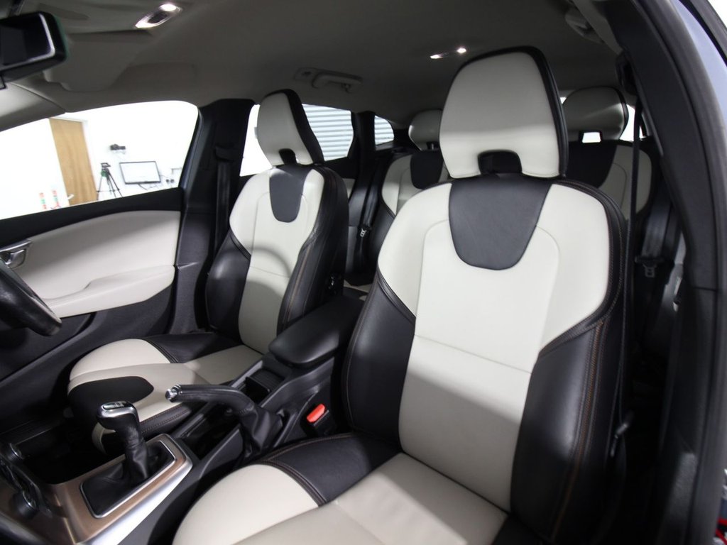 Used Volvo V40 Cross Country 2017 for sale - 75877307: Photo 12