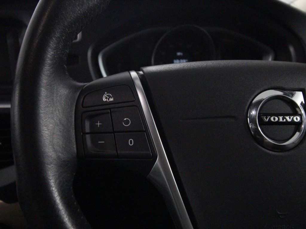 Used Volvo V40 Cross Country 2017 for sale - 75877307: Photo 15