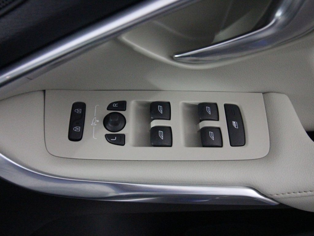 Used Volvo V40 Cross Country 2017 for sale - 75877307: Photo 17