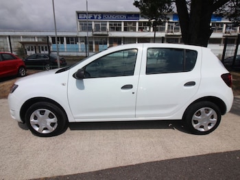 Used Dacia Sandero 2015 for sale - 79530373: Photo