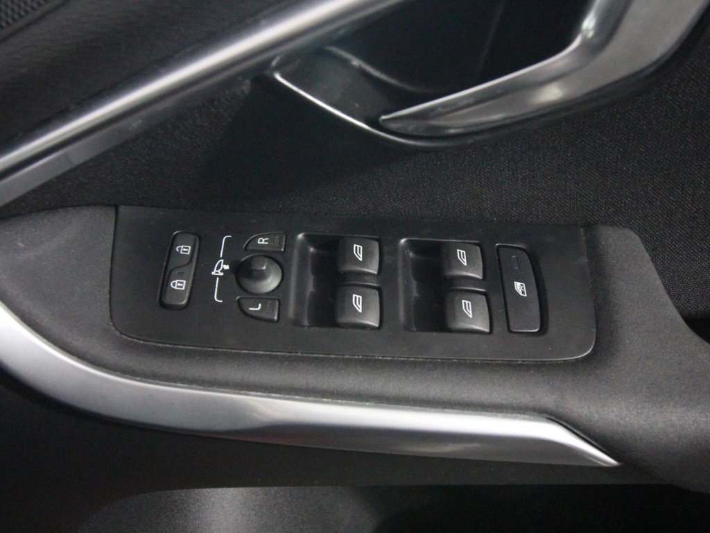 Used Volvo V40 2017 for sale - 76297038: Photo 17