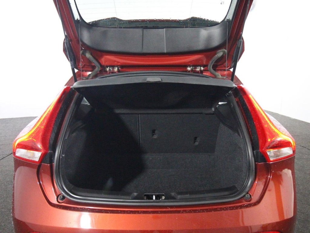 Used Volvo V40 2017 for sale - 76297038: Photo 18