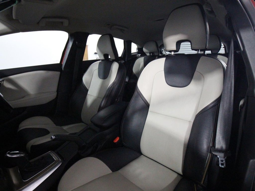 Used Volvo V40 Cross Country 2014 for sale - 76297086: Photo 12