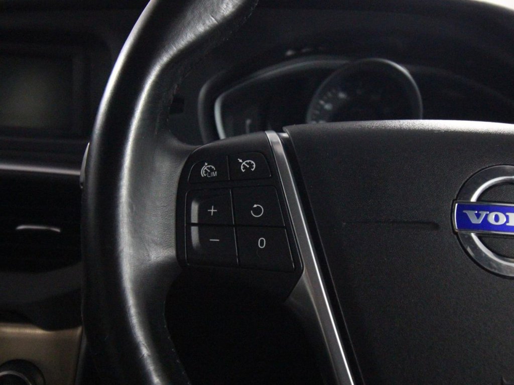 Used Volvo V40 Cross Country 2014 for sale - 76297086: Photo 15