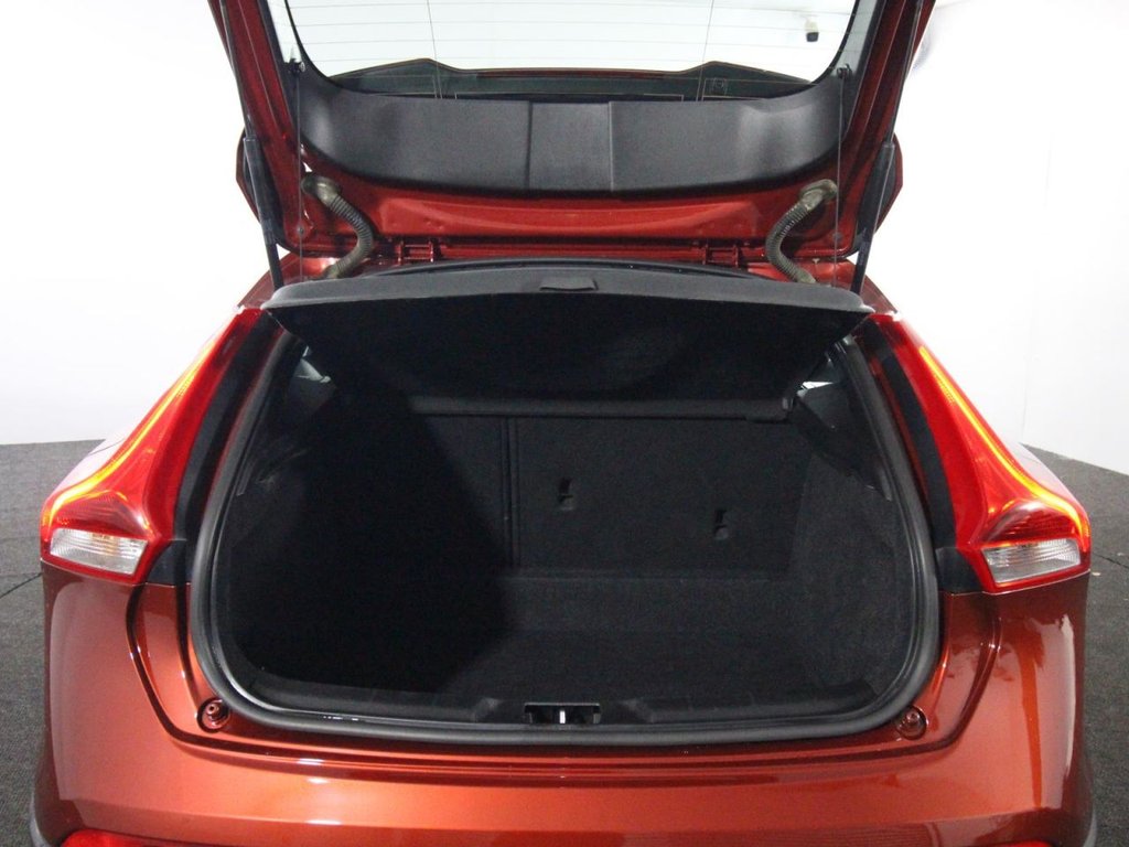 Used Volvo V40 Cross Country 2014 for sale - 76297086: Photo 16