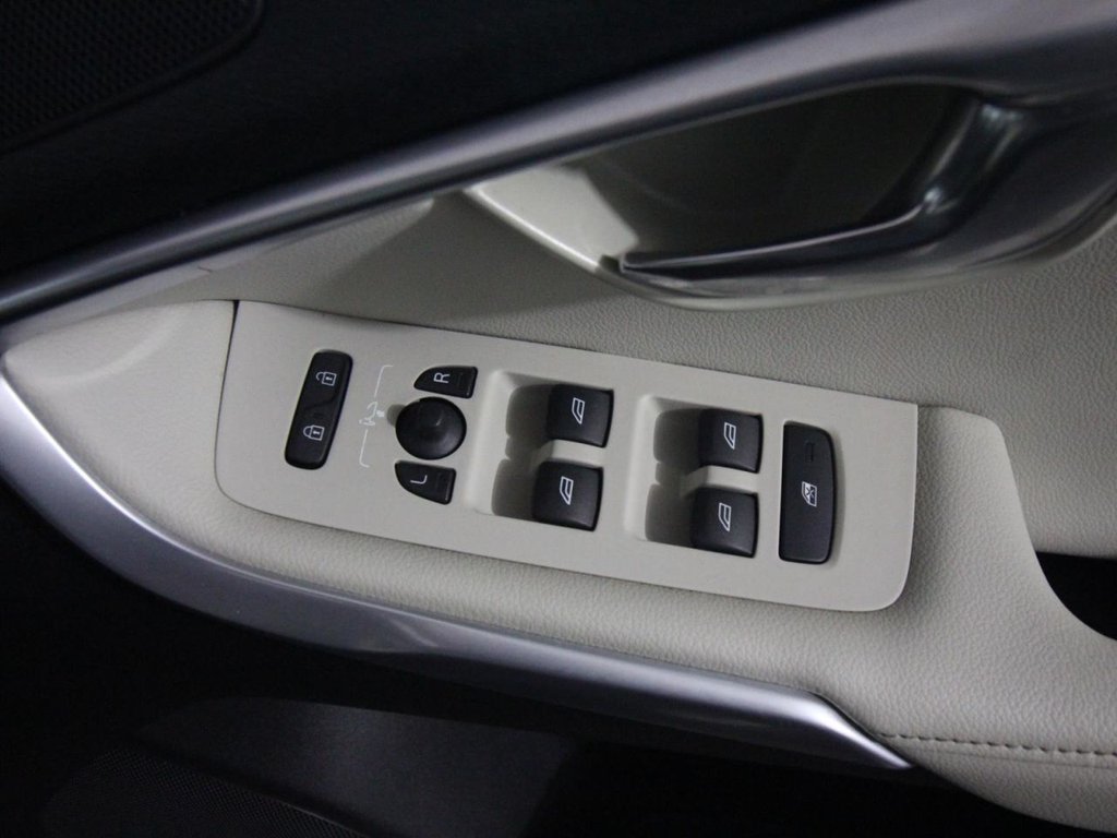 Used Volvo V40 Cross Country 2014 for sale - 76297086: Photo 17