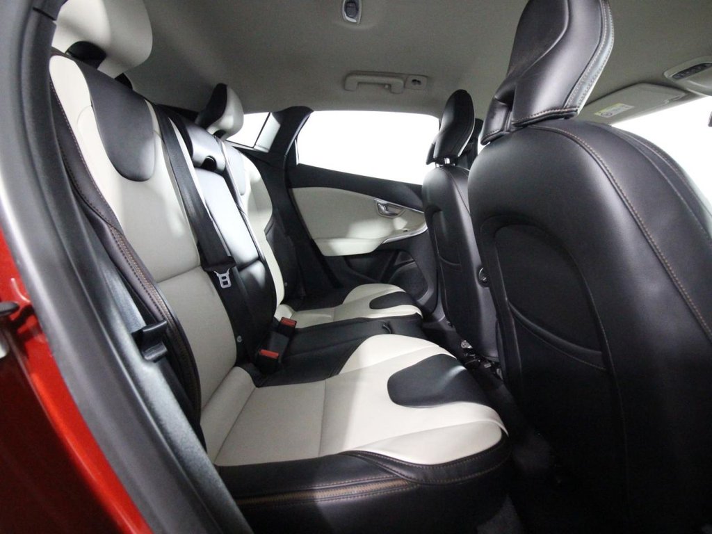 Used Volvo V40 Cross Country 2014 for sale - 76297086: Photo 18