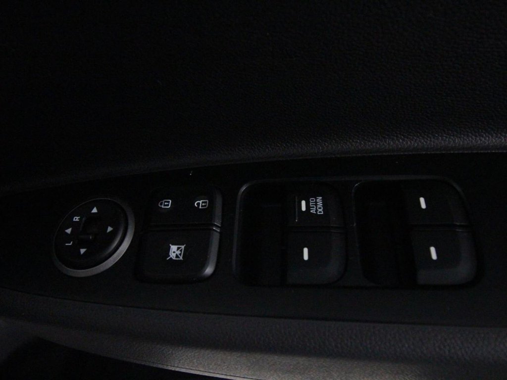 Used Hyundai i10 2017 for sale - 77748094: Photo 18