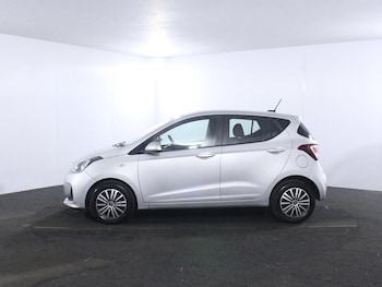 Used Hyundai i10 2017 for sale - 77748094: Photo