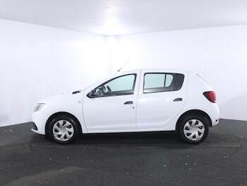 Used Dacia Sandero 2017 for sale - 76496252: Photo