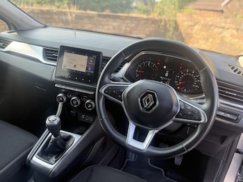 Used Renault Captur 2020 for sale - 79201677: Photo
