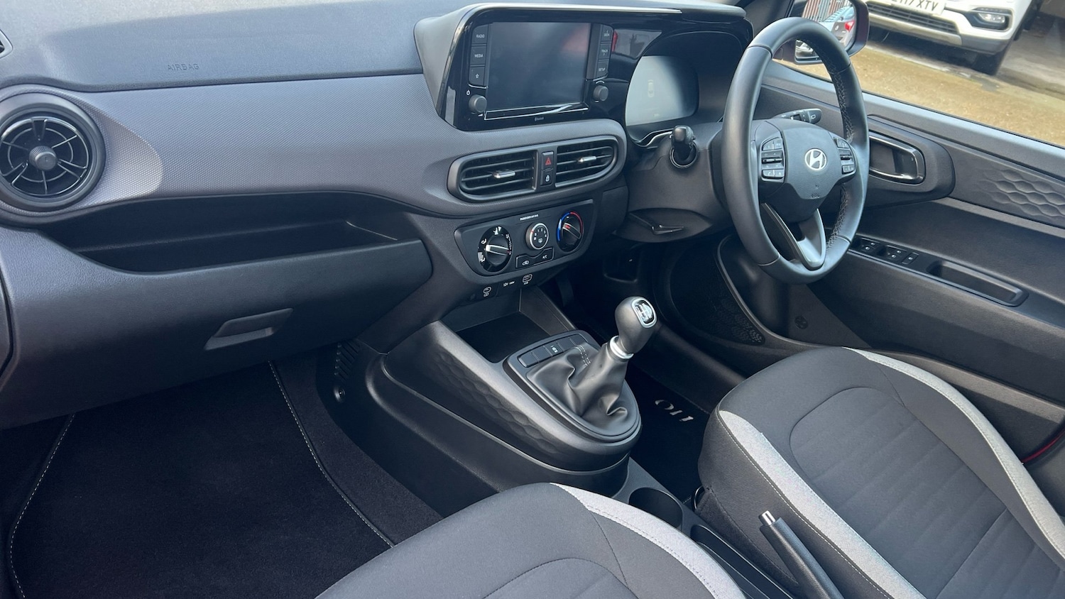 Used Hyundai i10 2023 for sale - 76703295: Photo 2