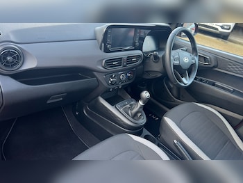 Used Hyundai i10 2023 for sale - 76703295: Photo