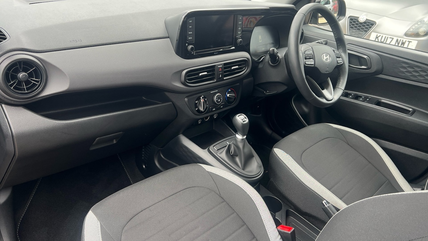 Used Hyundai i10 2024 for sale - 76703325: Photo 2