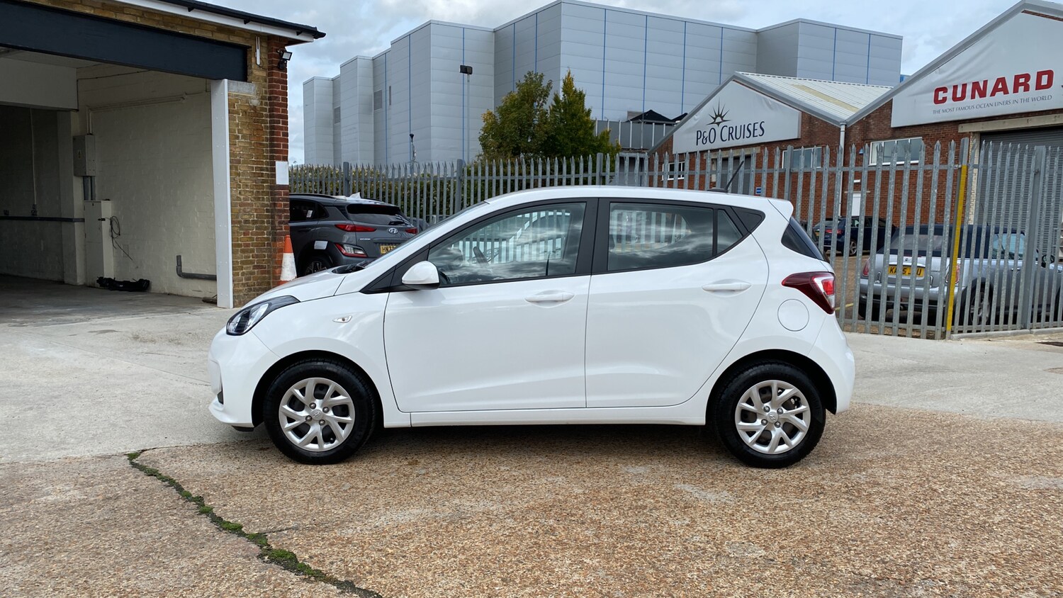 Used Hyundai i10 2018 for sale - 77572998: Photo 6
