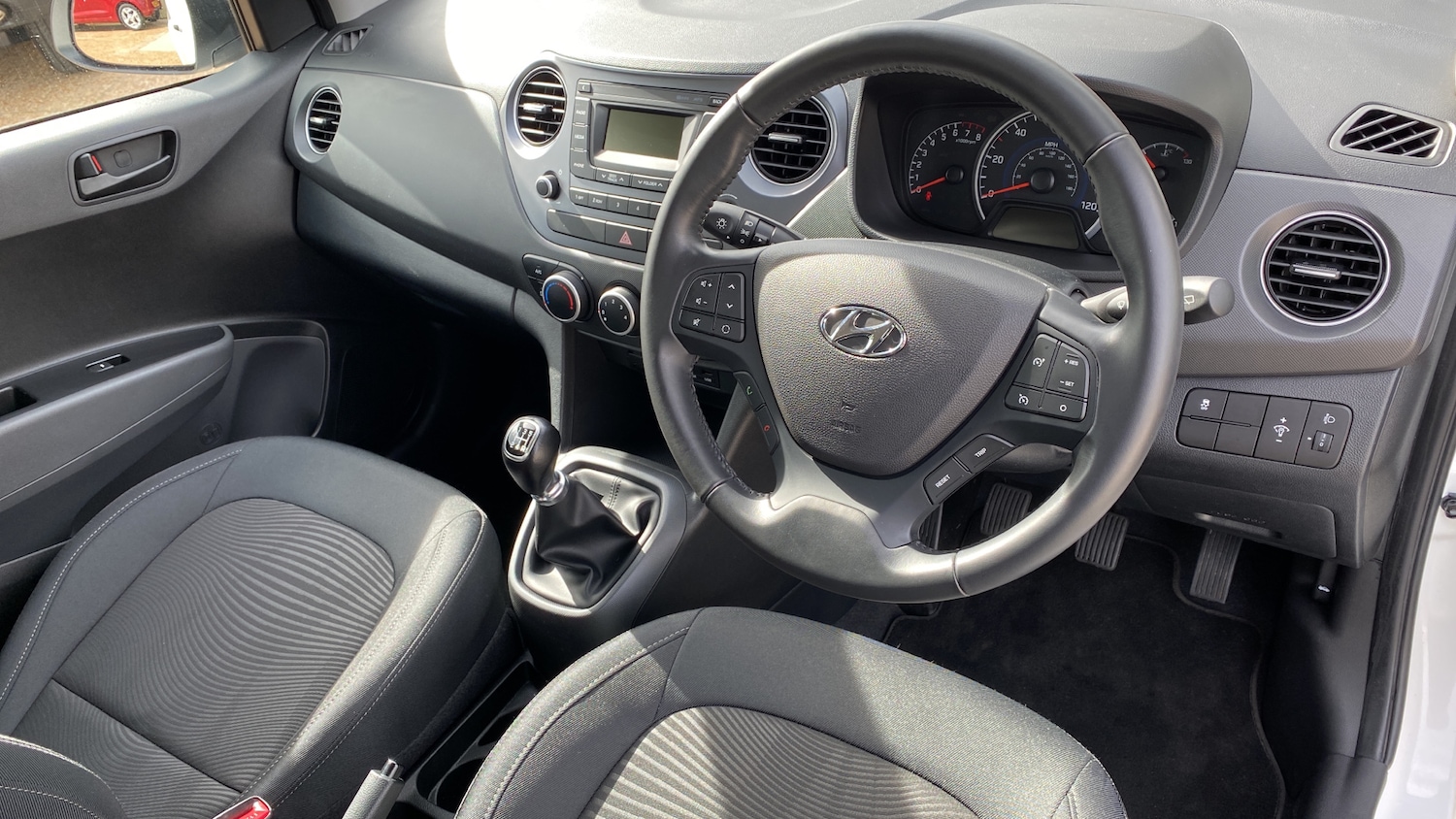 Used Hyundai i10 2018 for sale - 77572998: Photo 9