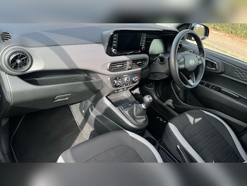 Used Hyundai i10 2024 for sale - 77792978: Photo