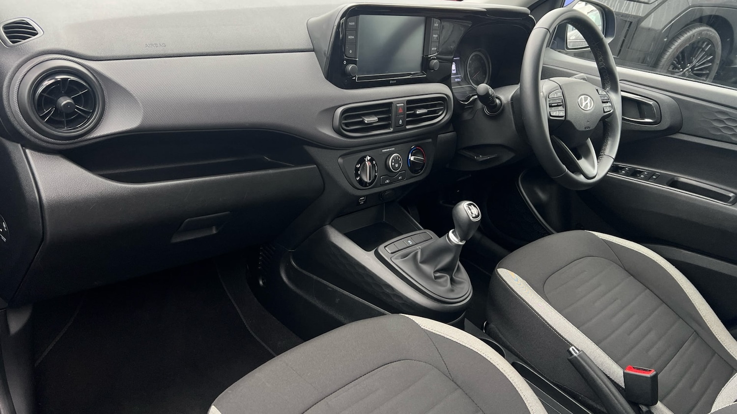 Used Hyundai i10 2023 for sale - 77157679: Photo 2