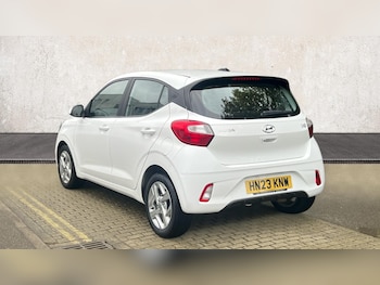 Used Hyundai i10 2023 for sale - 76703292: Photo