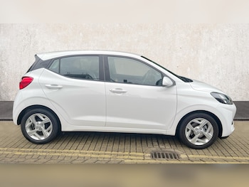 Used Hyundai i10 2023 for sale - 76703292: Photo