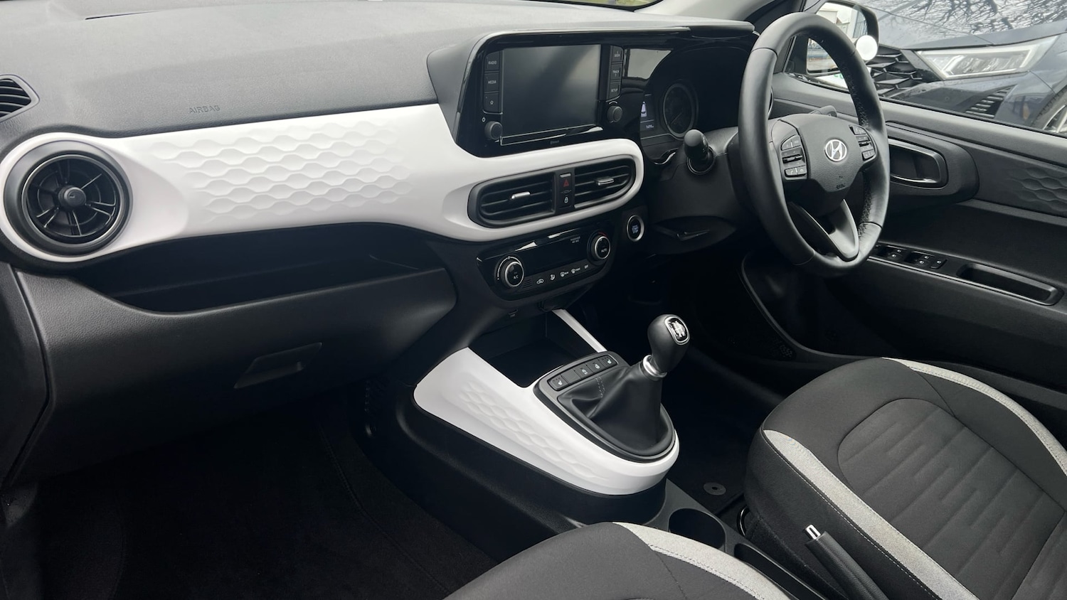 Used Hyundai i10 2023 for sale - 77508731: Photo 2