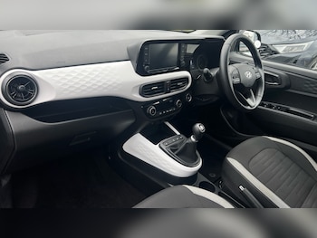 Used Hyundai i10 2023 for sale - 77508731: Photo