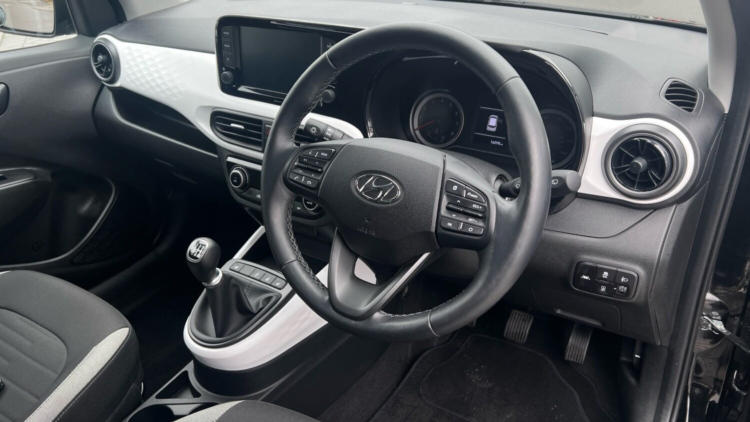 Used Hyundai i10 2023 for sale - 77508731: Photo 6