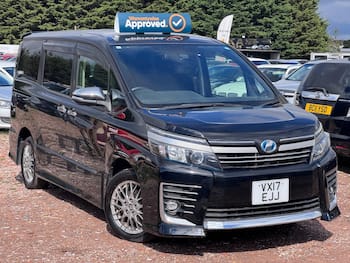 Used Toyota Voxy 2017 for sale - 79693842: Photo