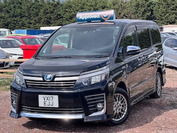 Used Toyota Voxy 2017 for sale - 79693842: Photo