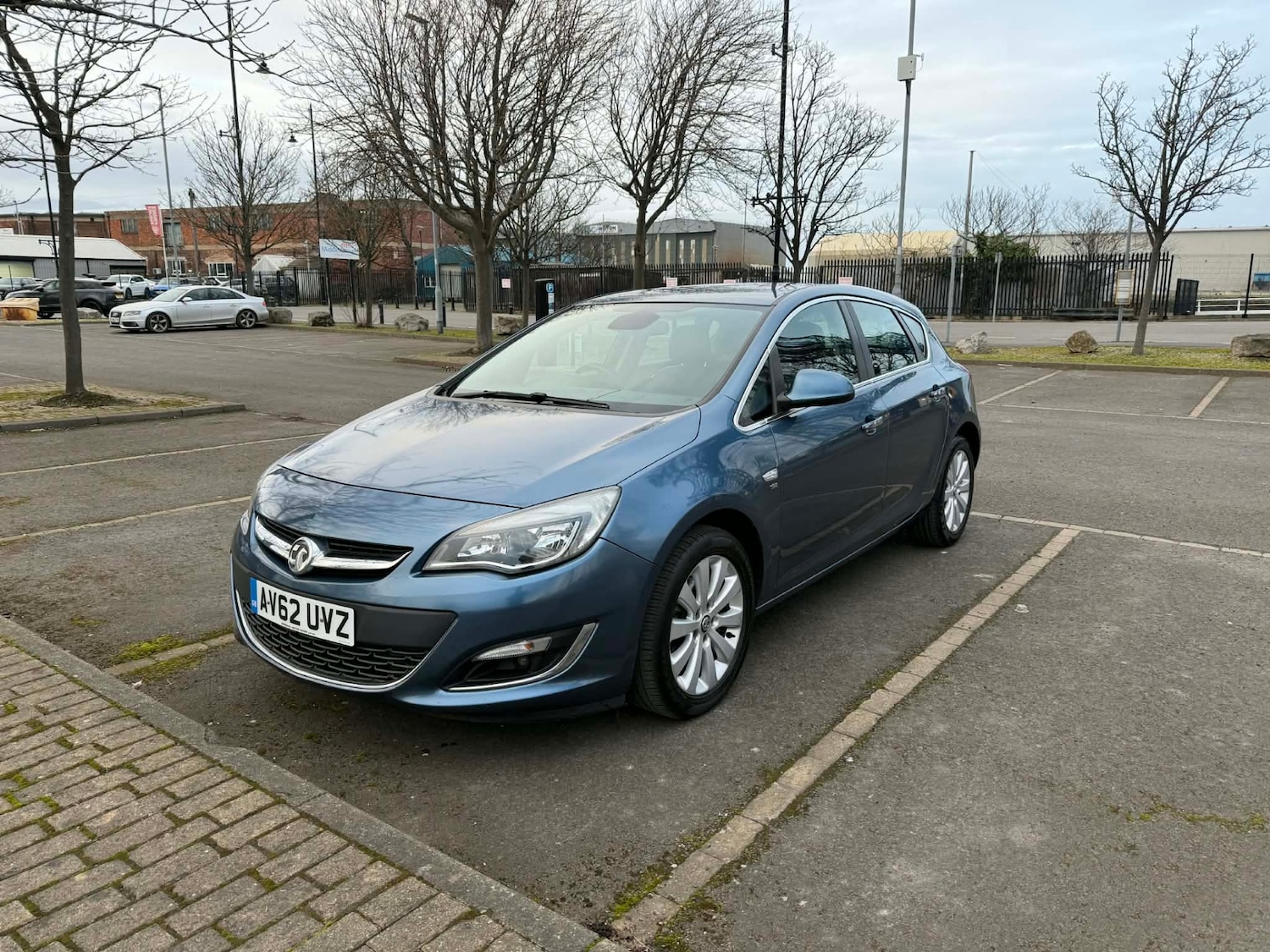 Used Vauxhall Astra 2013 for sale - 77804249: Photo 2