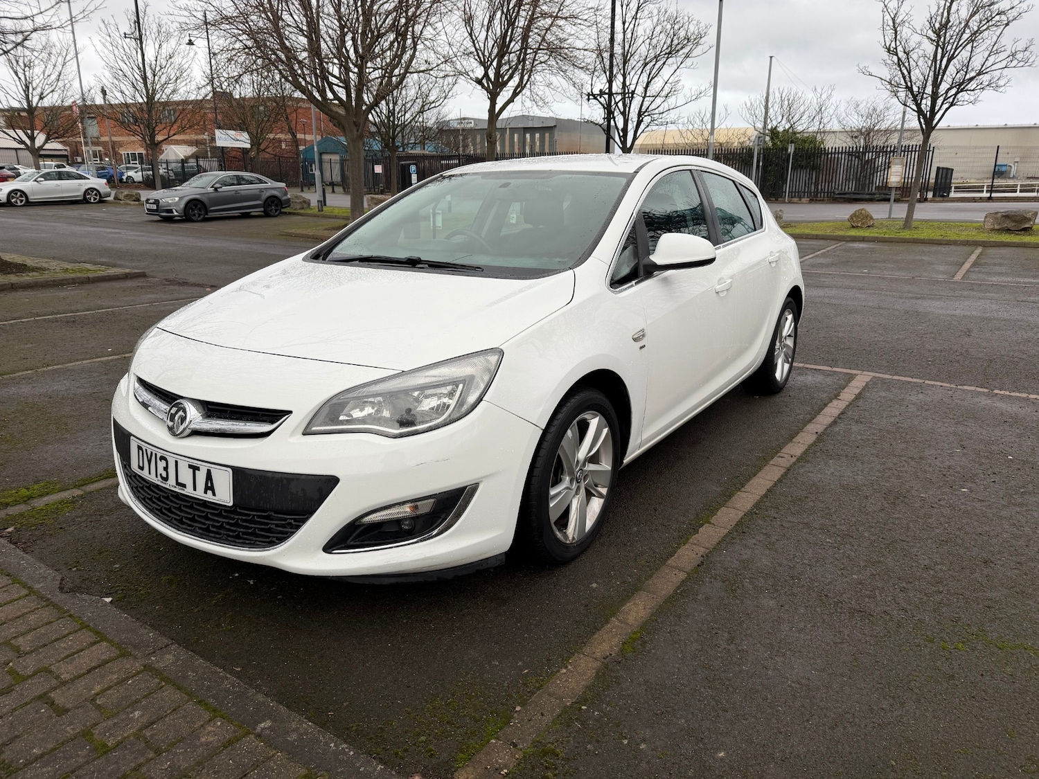 Used Vauxhall Astra 2013 for sale - 77381396: Photo 2