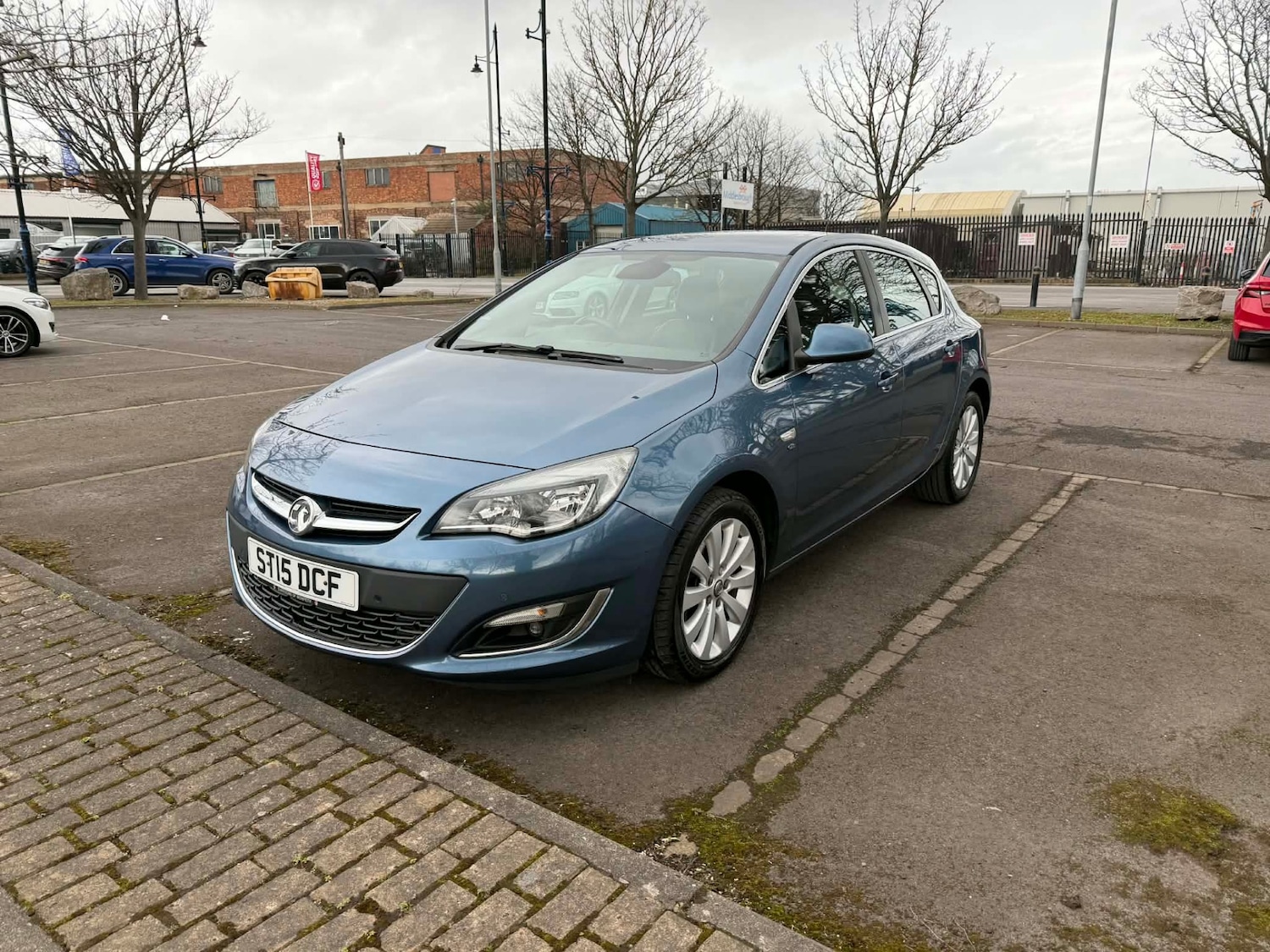 Used Vauxhall Astra 2015 for sale - 77904261: Photo 2