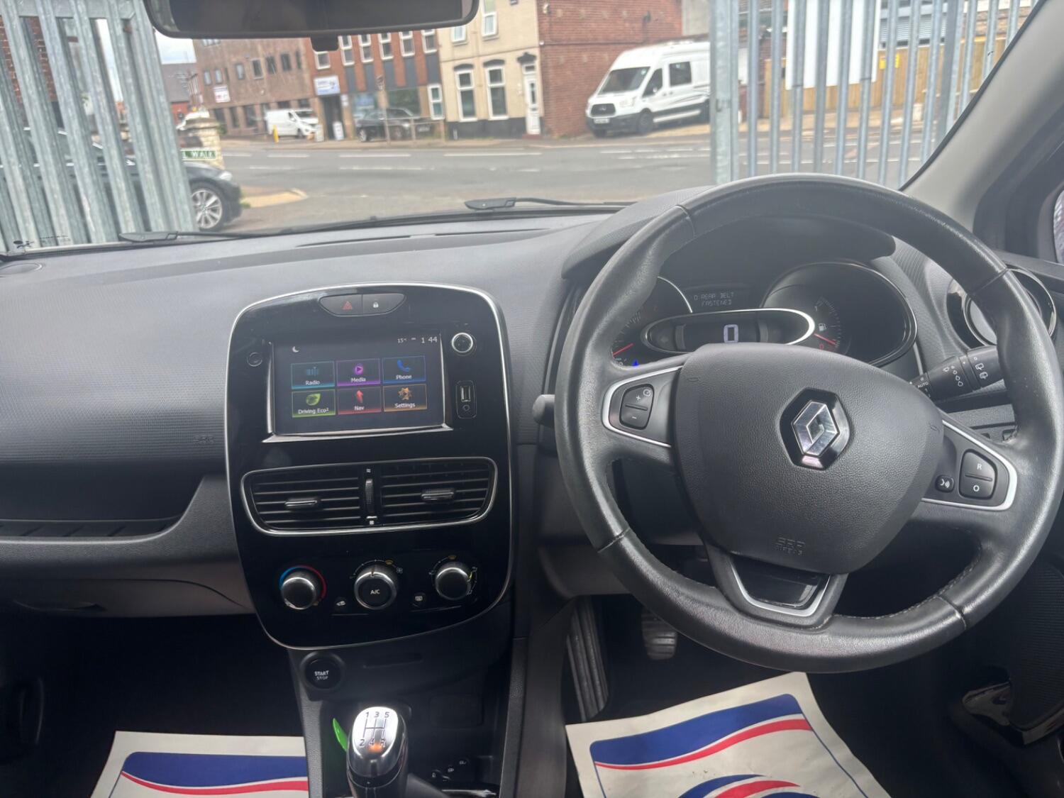 Used Renault Clio 2017 for sale - 76794294: Photo 12