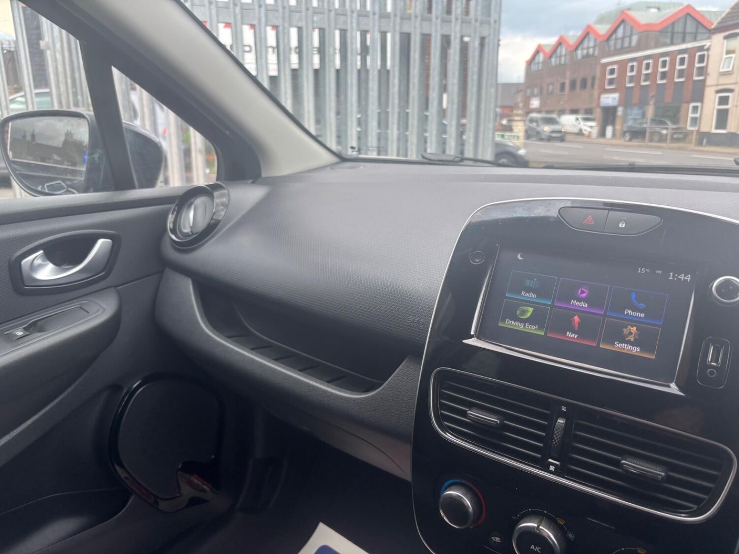 Used Renault Clio 2017 for sale - 76794294: Photo 13