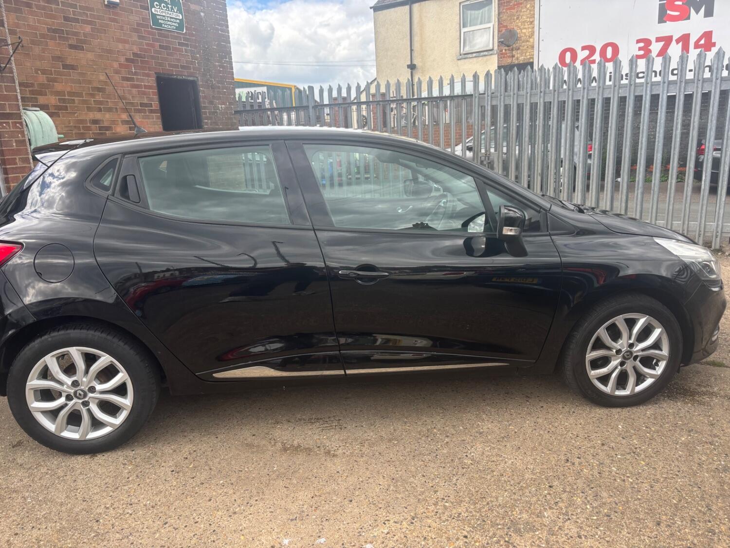 Used Renault Clio 2017 for sale - 76794294: Photo 4