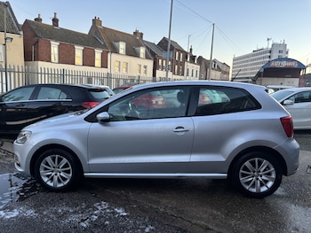 Used Volkswagen Polo 2015 for sale - 76974354: Photo