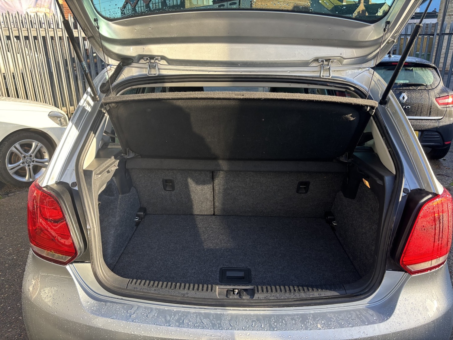 Used Volkswagen Polo 2011 for sale - 76605718: Photo 9