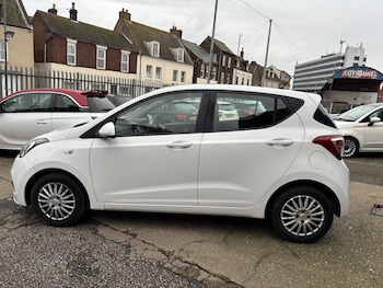 Used Hyundai i10 2015 for sale - 77508566: Photo