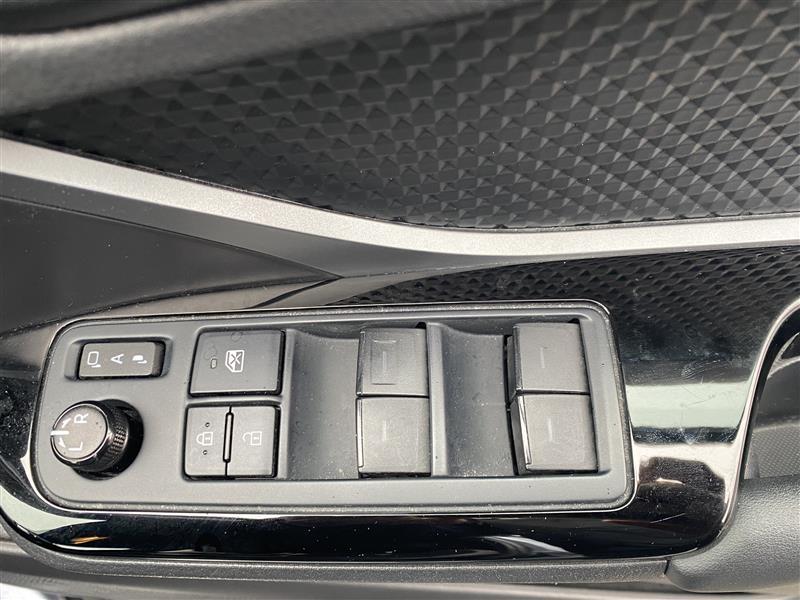 Used Toyota C-HR 2023 for sale - 76819300: Photo 16